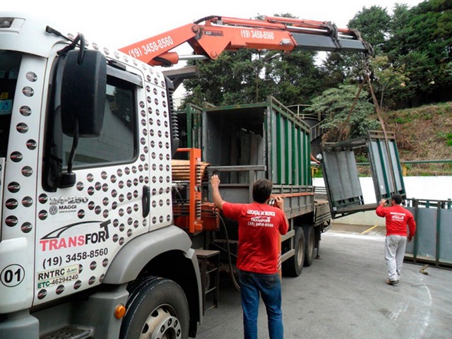 Transporte de maquinas e equipamentos